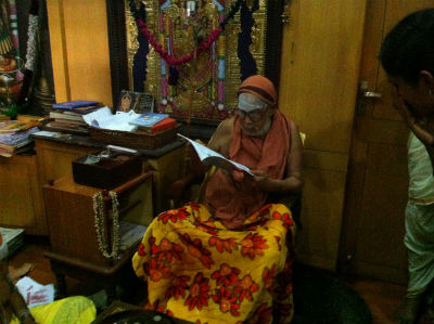 Swamiji reading Hindu adiveshan booklet